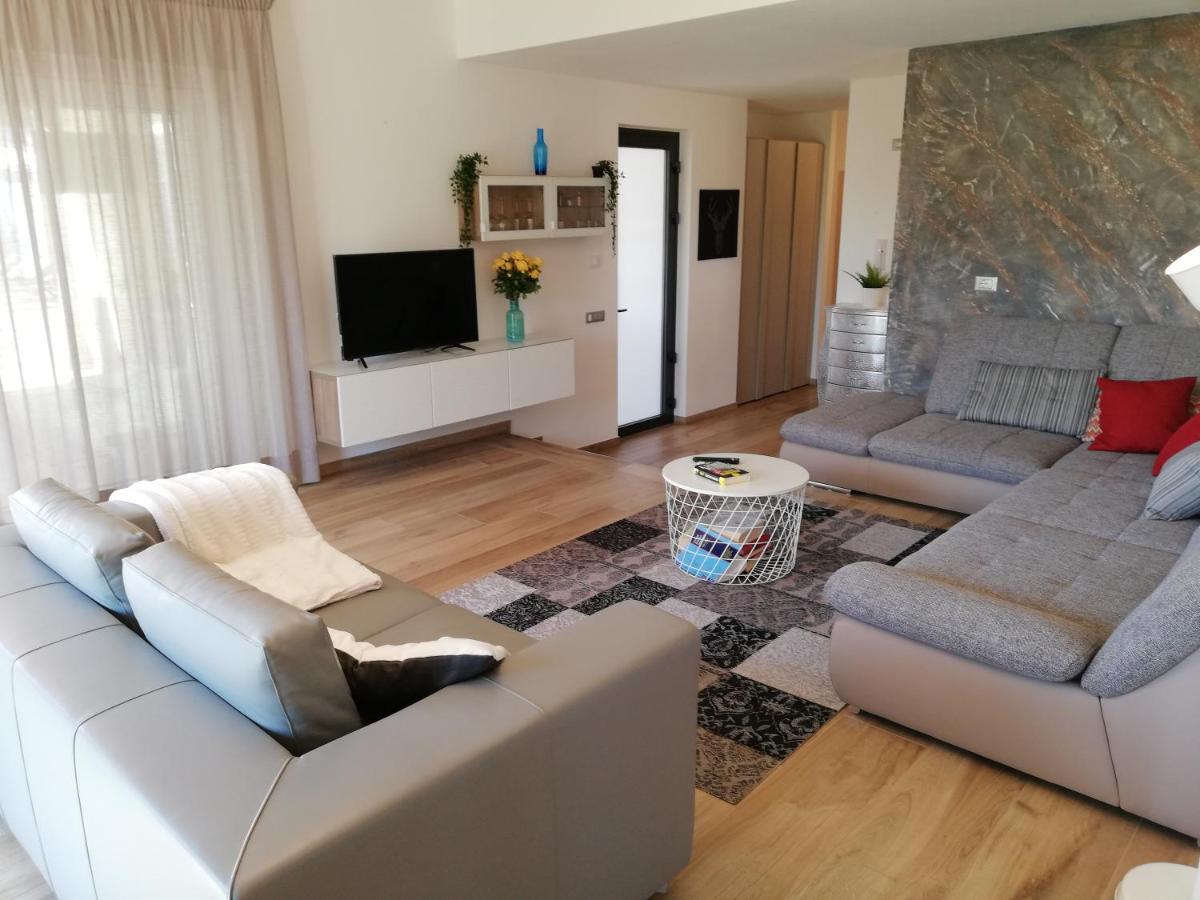 לאזיסה B&B Villa Peler מראה חיצוני תמונה